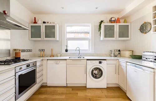 Hammersmith and Fulham Apartment | Elephant & Oxpecker – 2 Bedrooms in Fulham