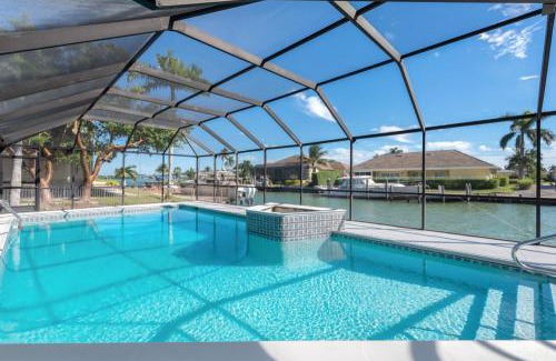 Marco Island House | ELEVATED 955 - Spacious Family Riverfront home 4 Bedrooms
