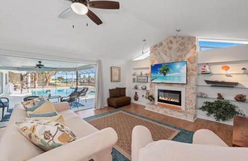 Marco Island House | ELEVATED 955 - Spacious Family Riverfront home 4 Bedrooms