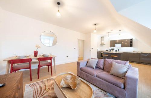 Ealing Common Apartment | Eleven Lodge by Artsy