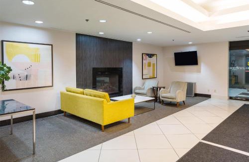 Maryland Heights Hotel | Elimwood Hotel, a Ramada by Wyndham