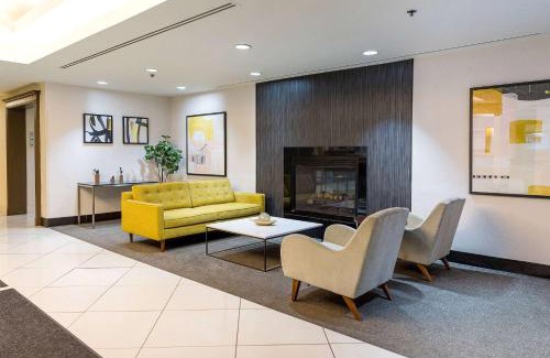 Maryland Heights Hotel | Elimwood Hotel, a Ramada by Wyndham