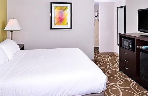 Maryland Heights Hotel | Elimwood Hotel, a Ramada by Wyndham