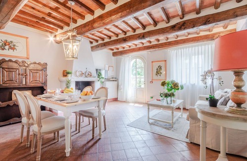 Lucca Apartment | Elisa Farmhouse Apartment in Wine Resort in Lucca