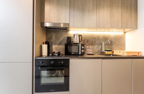 Jumeirah Village Apartment | Elite LUX Holiday Homes - Relax & Unwind in Stylish JVC Studio, Dubai