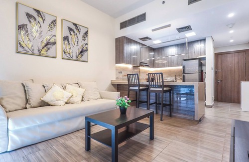 Jumeirah Lake Towers Apartment | Elite LUX Holiday Homes - Stunning Lake View 1BHK Retreat in JLT, Dubai