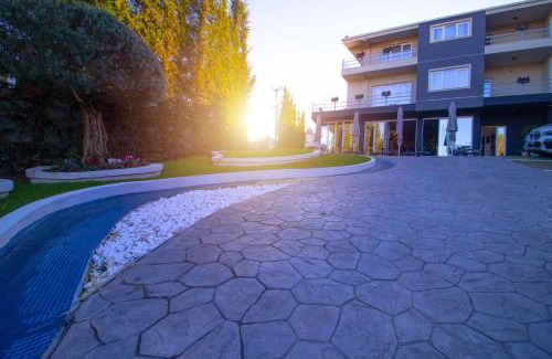 Mbrostar-Urë Hotel | ELITE LUXURY BOUTIQUE