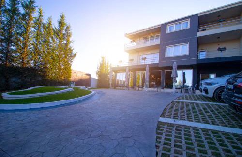 Mbrostar-Urë Hotel | ELITE LUXURY BOUTIQUE