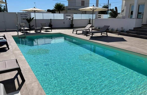 Torre Suda Apartment | Elite Luxury Residence Appartamento con Piscina a due Passi dal Mare