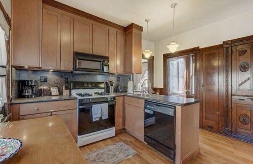 Central Colorado Springs Apartment | Elite Quarters Prime Location Downtown Hot Tub,BBQ