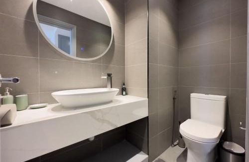 Al Sufouh 2 Apartment | Elite Residence - Modern 1BR Apartment with Full Sea View