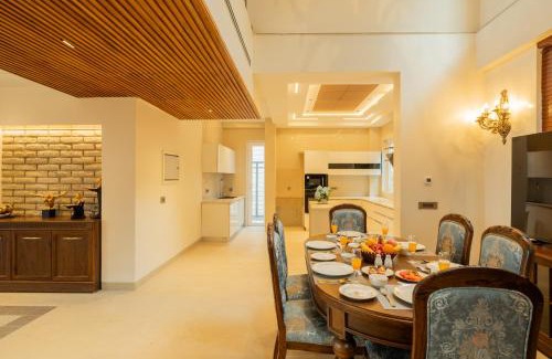Kasauli Villa | ELIVAAS privé The Royce Rose 4 BHK Hilltop Villa With Jacuzzi, Private Pool & Hill Views