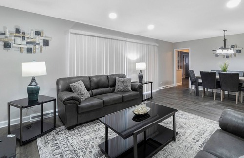 Elk Grove Village House | Elk Grove Village Rental