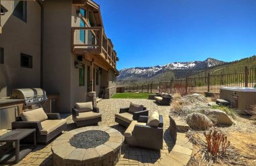 South Lake Tahoe House | Elk Point Paradise - AC - Hot Tub - Pool Table