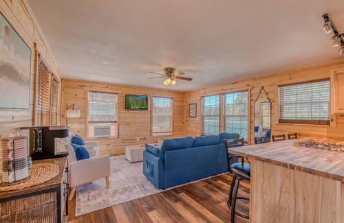 Alto Apartment | Elk Run Lodge | Spacious Cabin | Newly Renovated