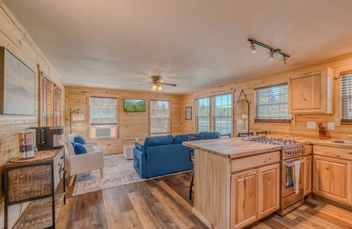 Alto Apartment | Elk Run Lodge | Spacious Cabin | Newly Renovated