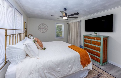 New Bern Cottage | Ella Bell's Cozy Cottage
