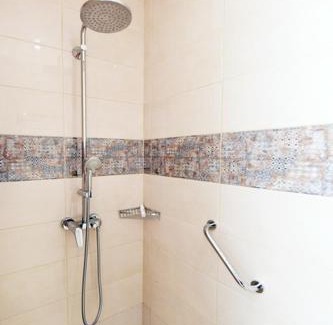 Petaloudes Apartment | Elli Garden View - Spacious Fully Equipped Apartment