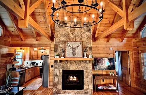 Ellijay Cabin | Ellijay Cabin - Cozy Fall Hideaway + Hot Tub