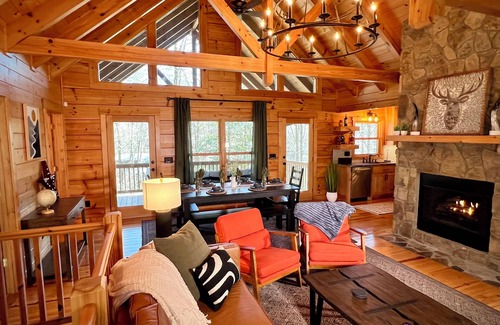 Ellijay Cabin | Ellijay Cabin - Cozy Fall Hideaway + Hot Tub
