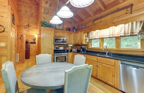 Ellijay Cabin | Ellijay Cabin w/Deck and Hot Tub!