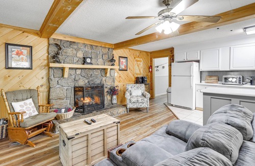 Ellijay Cottage | Ellijay Cottage w/Creek Access & Private Hot Tub!