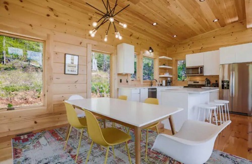 Ellijay Cabin | Ellijay Creek Front Modern Cabin on 7 Acres