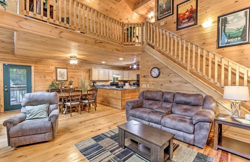 Eagle Mountain Cabin | Ellijay Resort Cabin w/Deck + Enclosed Porch!