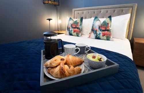 Gloucester Apartment | Elliot Oliver - Loft Style 2 Bedroom Apartment With Parking In The Docks