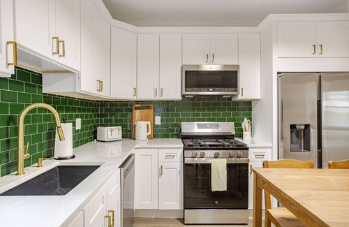 New Haven House | Elm City Escape - Modern + Cozy