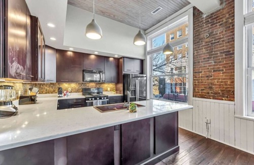 Downtown Greensboro Condo | Elm St. Retro Retreat