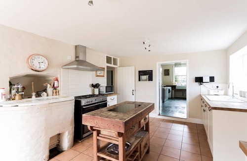 Wangford Cottage | Elms Farmhouse - sleeps 19 guests in 8 bedrooms