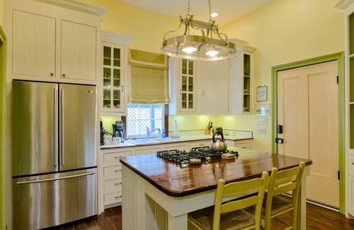 Natchez House | Elmsley Cottage | 4/3, Historic Home, Full Kitchen, Washer/Dryer