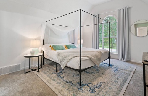 Ellendale House | Elvis in the burbs - Stylish home in Cordova
