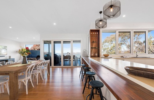 Blue Mountains City Council House | Elysian on the Escarpment with Mountain Views