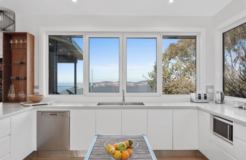 Blue Mountains City Council House | Elysian on the Escarpment with Mountain Views