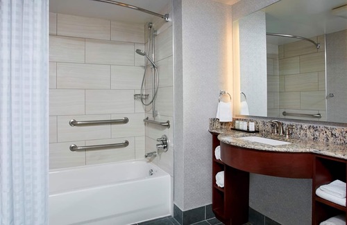 Airport North Hotel | Embassy Suites by Hilton Orlando Airport