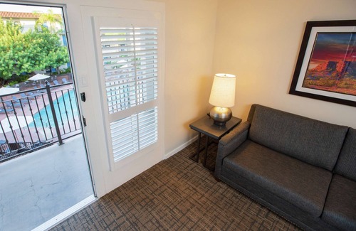 South Scottsdale Resort | Embassy Suites by Hilton Scottsdale Resort