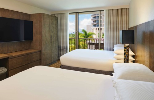 Waikiki Resort | Embassy Suites by Hilton Waikiki Beach Walk