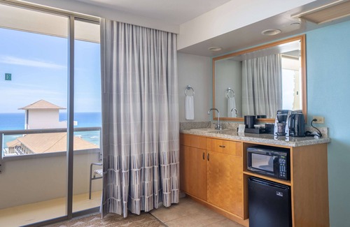 Waikiki Resort | Embassy Suites by Hilton Waikiki Beach Walk