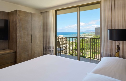 Waikiki Resort | Embassy Suites by Hilton Waikiki Beach Walk