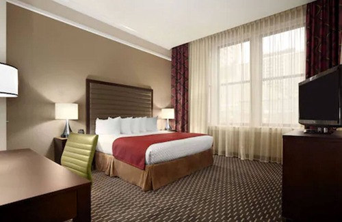 Downtown St. Louis Hotel | Embassy Suites by Hilton St. Louis Downtown
