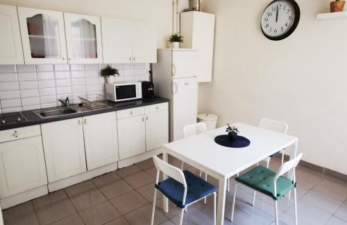 Inner City Budapest Apartment | Emerald Apartment Budapest