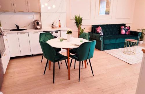 Oradea Apartment | Emerald Apartment On Arena Oradea