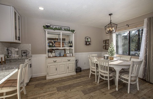 Tahoma House | Emerald Cabin by Hauserman Rental Group