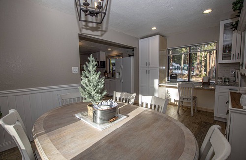 Tahoma House | Emerald Cabin by Hauserman Rental Group