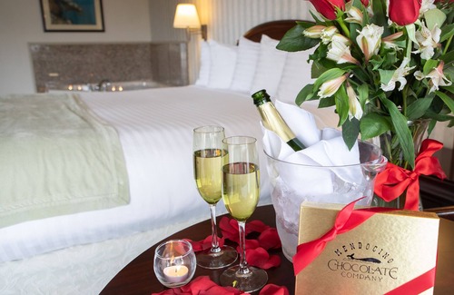 Fort Bragg Hotel | Emerald Dolphin Inn & Mini Golf