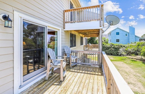 Caffeys Quarters Apartment | Emerald Duck - Awesome Sunset and Water Views Soundfront Duplex