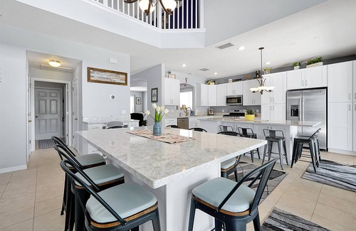 West Kissimmee Villa | Emerald Island Resort 6 Bed Pool & Spa-10min to Disney!