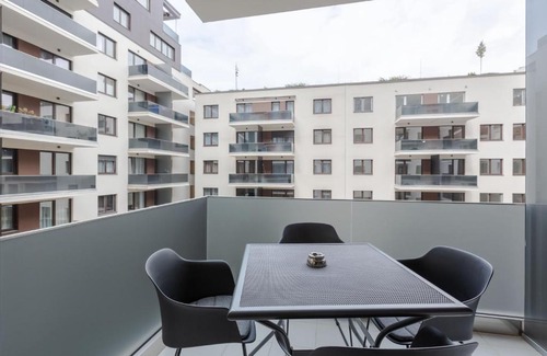 Corvin negyed Apartment | Emerald Kissed Golden Gem